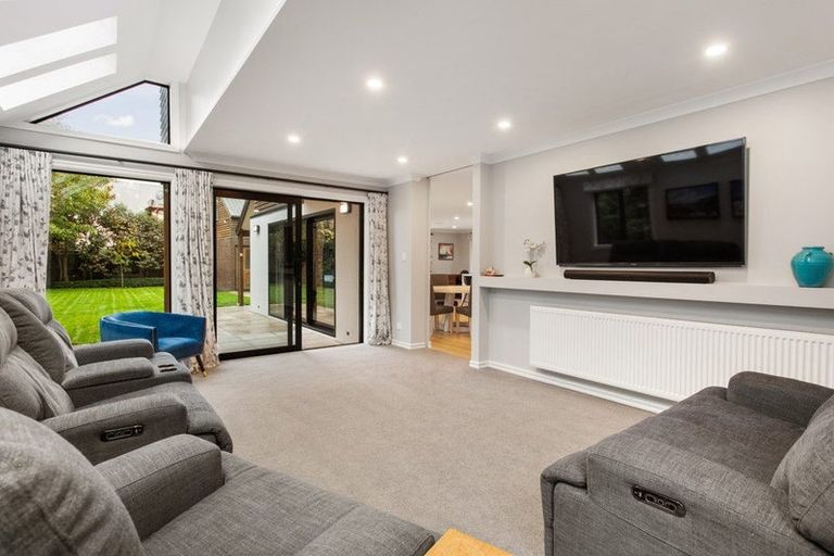 Photo of property in 7 Glandovey Road, Fendalton, Christchurch, 8052