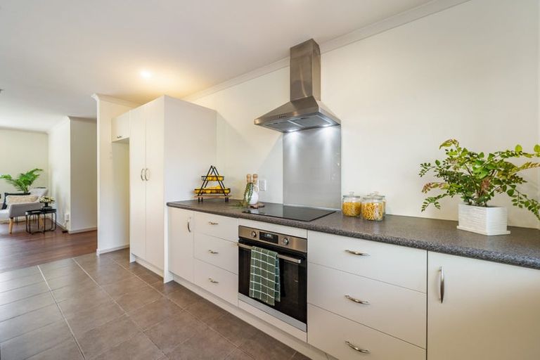 Photo of property in 6 Mcewen Crescent, Riverstone Terraces, Upper Hutt, 5018