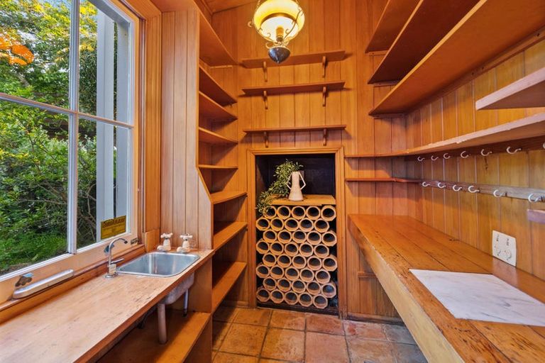 Photo of property in 5 Queen Street, Northcote Point, Auckland, 0627