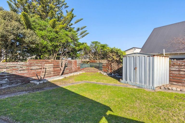 Photo of property in 5 Karaka Street, Otaki Beach, Otaki, 5512