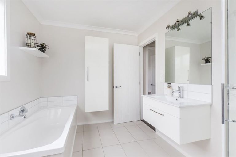 Photo of property in 88 Mercury Way, Whitby, Porirua, 5024