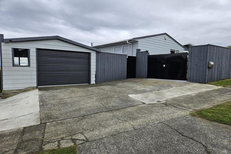 Photo of property in 17 Drummond Crescent, Kelson, Lower Hutt, 5010