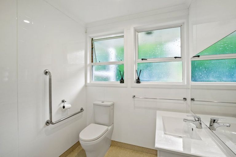 Photo of property in 11 Findlay Street, Moturoa, New Plymouth, 4310