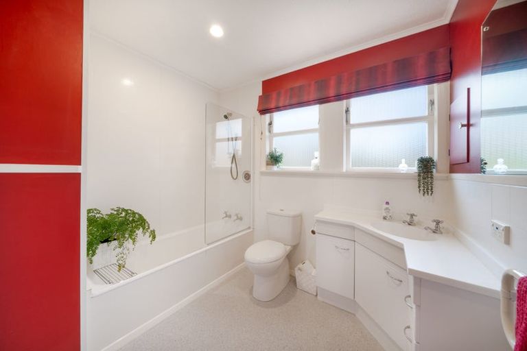 Photo of property in 64 Taylor Terrace, Tawa, Wellington, 5028
