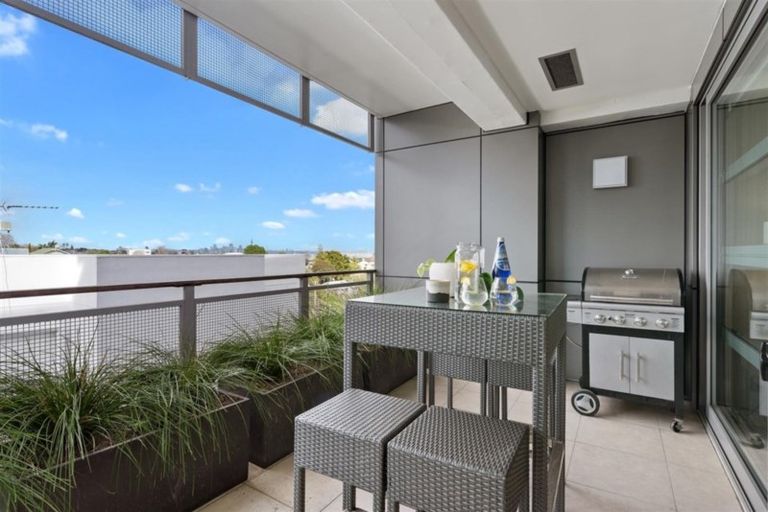 Photo of property in Maison Apartments, 204/16 Huron Street, Takapuna, Auckland, 0622