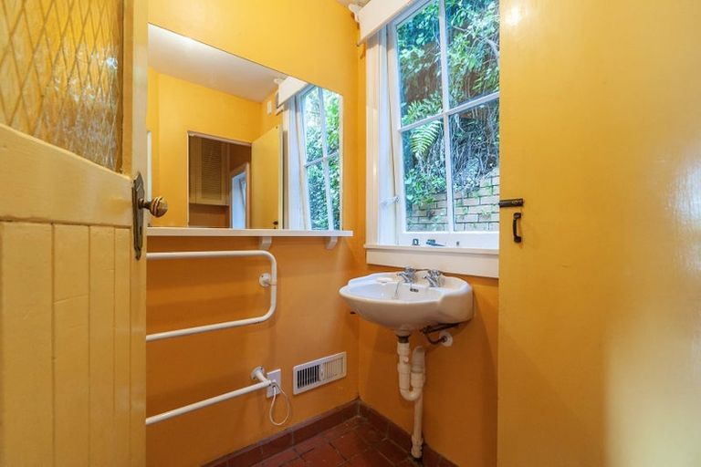 Photo of property in 90 Glenmore Street, Northland, Wellington, 6012