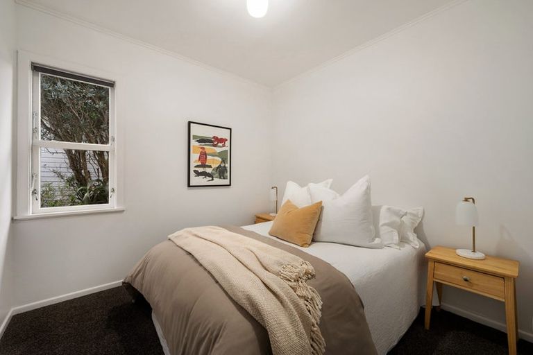 Photo of property in 11 Baffin Grove, Kingston, Wellington, 6021