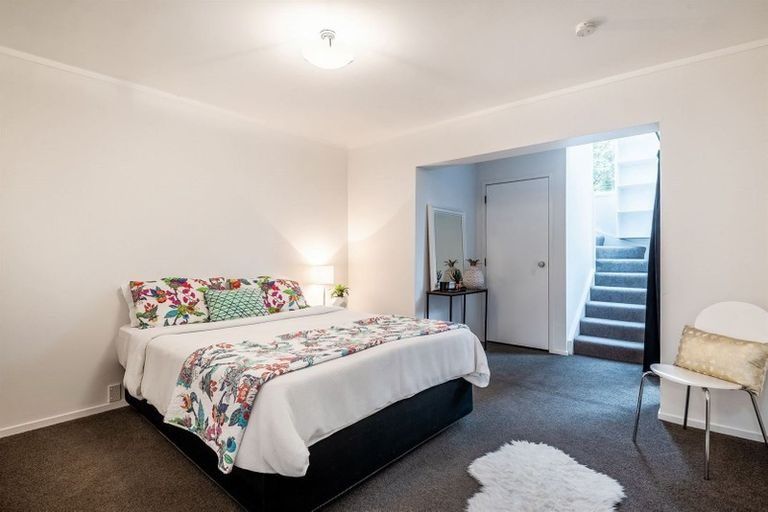 Photo of property in 2/17 Havenwood Place, Birkenhead, Auckland, 0626