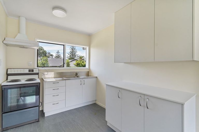 Photo of property in 2/9 Rodney Street, Howick, Auckland, 2014