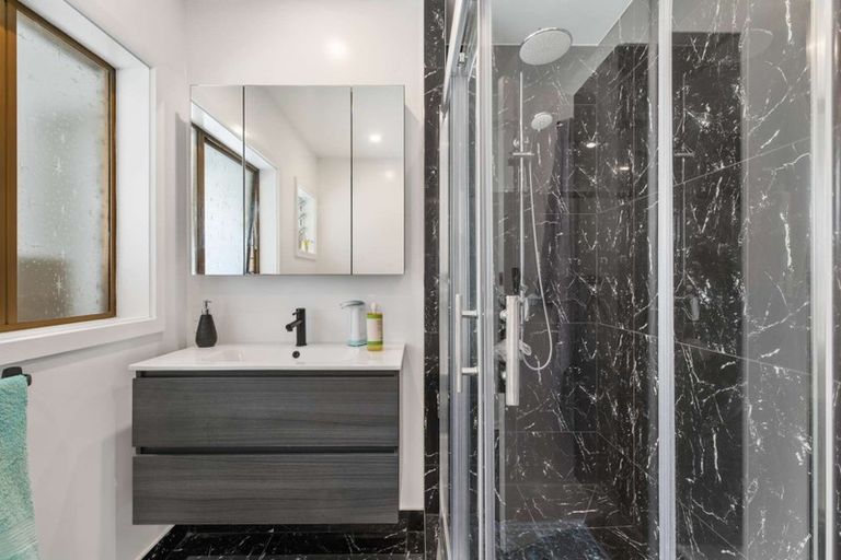 Photo of property in 65 Sandspit Road, Waiuku, 2123