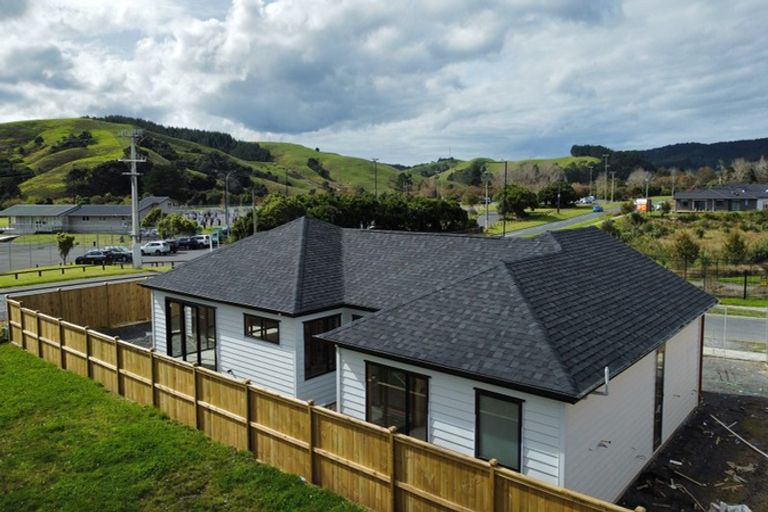 Photo of property in 2 Mahi Road, Helensville, 0800