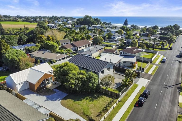 Photo of property in 52 Wairau Road, Oakura, 4314