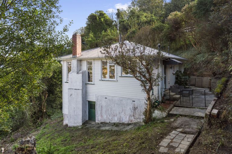Photo of property in 66 Lindsay Road, Balaclava, Dunedin, 9011