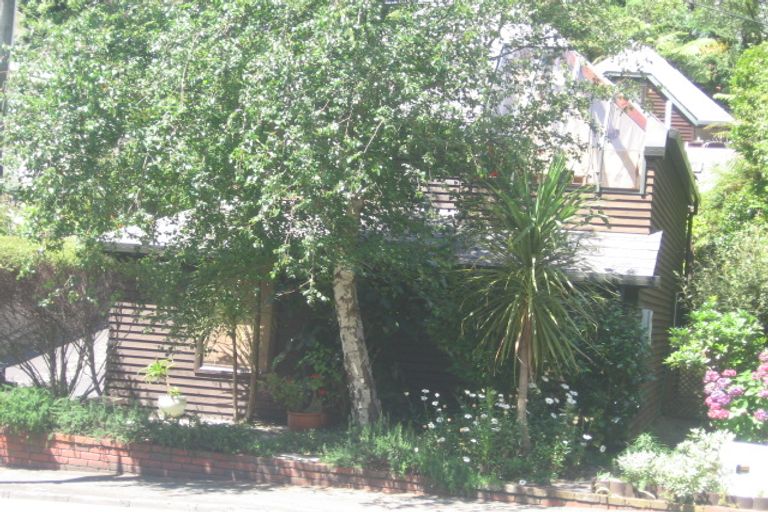 Photo of property in 22 Fairview Crescent, Kelburn, Wellington, 6012