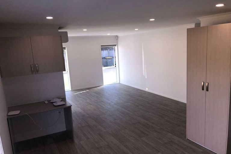 Photo of property in 1/7 Tulloch Place, Conifer Grove, Takanini, 2112