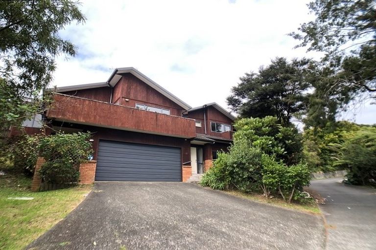 Photo of property in 12 Springwater Vale, Unsworth Heights, Auckland, 0632