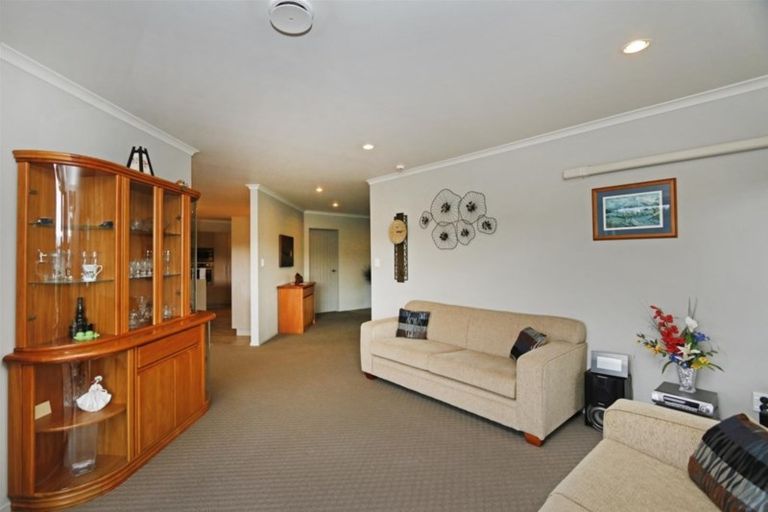 Photo of property in 5 Larlin Drive, Hawera, 4675