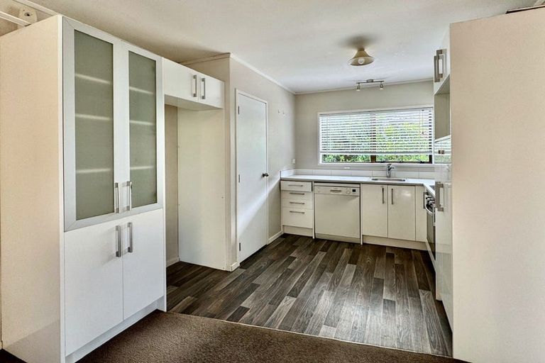 Photo of property in 21 Oreil Avenue, West Harbour, Auckland, 0618