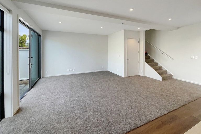 Photo of property in 149u4 Onepu Road, Lyall Bay, Wellington, 6022