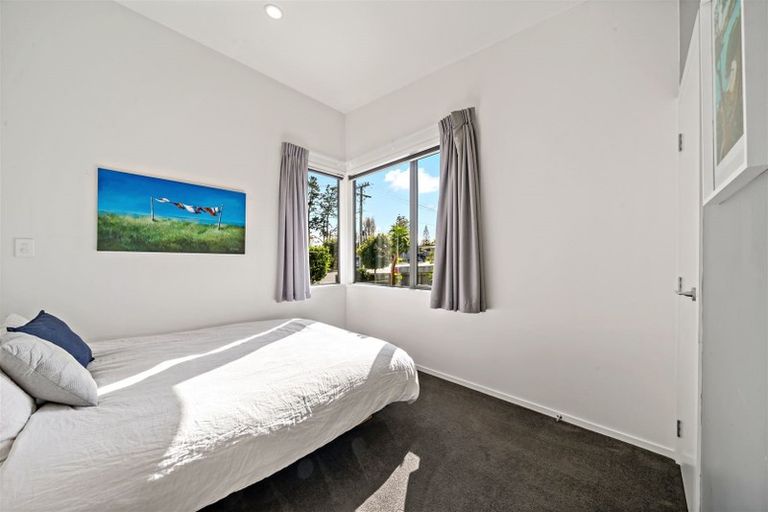 Photo of property in 12b Chapman Road, Te Atatu Peninsula, Auckland, 0610