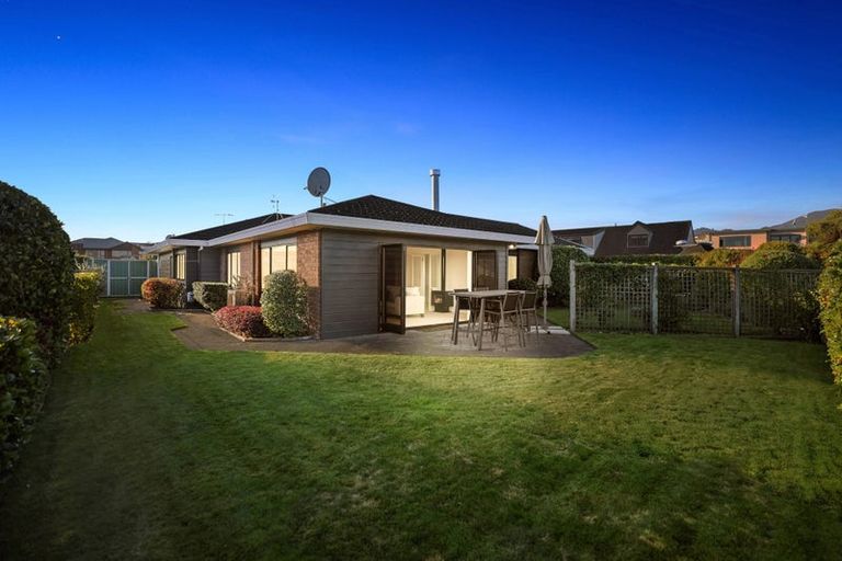 Photo of property in 77 Harvey Street, Waipahihi, Taupo, 3330