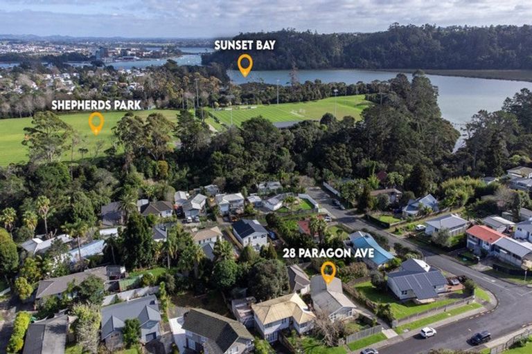 Photo of property in 28 Paragon Avenue, Beach Haven, Auckland, 0626