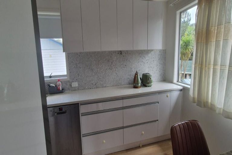 Photo of property in 55 Allington Road, Massey, Auckland, 0614