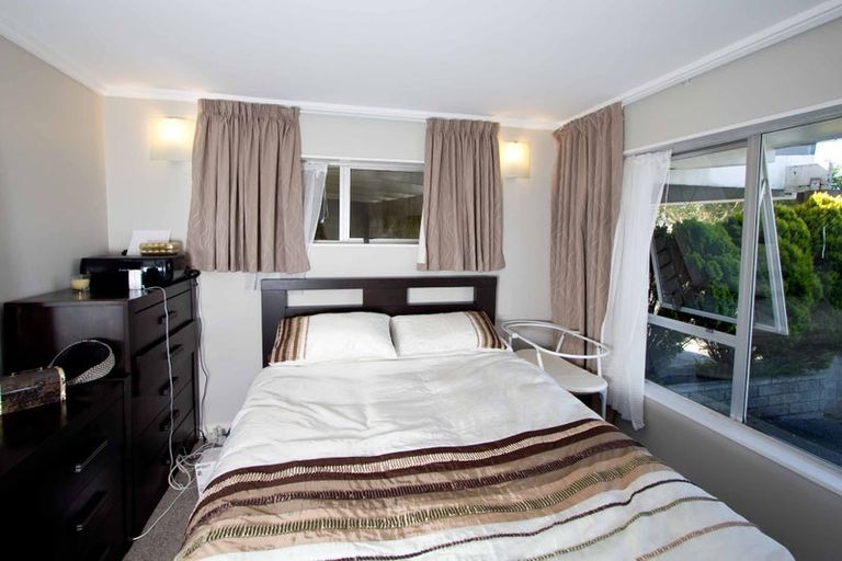Photo of property in 59 Churton Drive, Churton Park, Wellington, 6037
