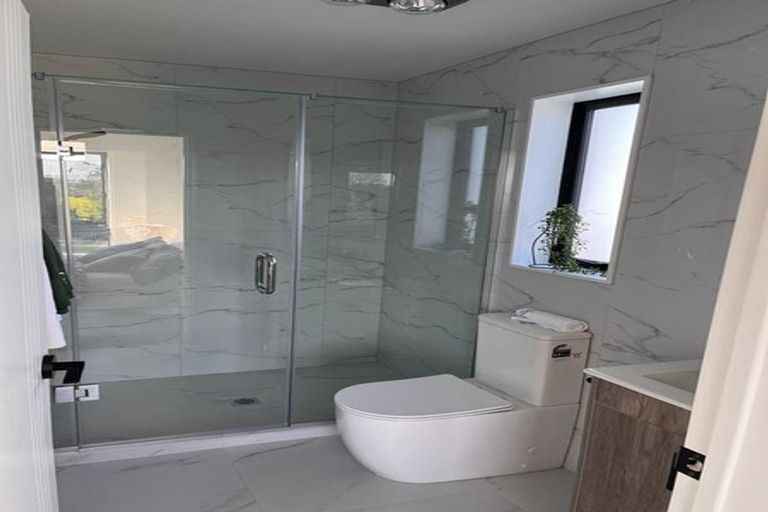 Photo of property in 1/5 Hikurangi Street, Te Atatu Peninsula, Auckland, 0610