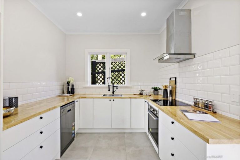 Photo of property in 54 Severn Street, Island Bay, Wellington, 6023