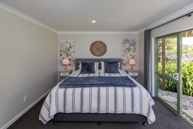 Photo of property in 56 Kakariki Grove, Waikanae, 5036