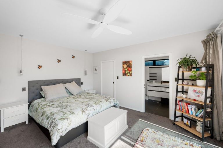 Photo of property in 13 Kotare Drive, Wanaka, 9305