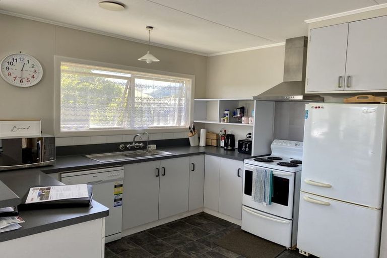 Photo of property in 32 Fergusson Street, Stoke, Nelson, 7011