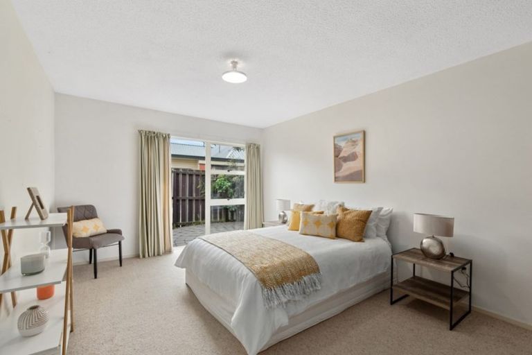 Photo of property in 8 Gatonby Place, Avonhead, Christchurch, 8042