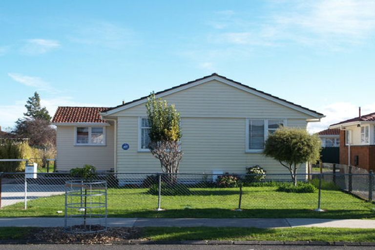 Photo of property in 91 Raglan Street, Mangere East, Auckland, 2024