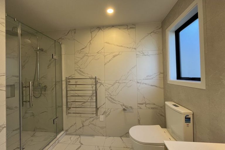 Photo of property in 27 Dawnhaven Drive, Te Atatu Peninsula, Auckland, 0610