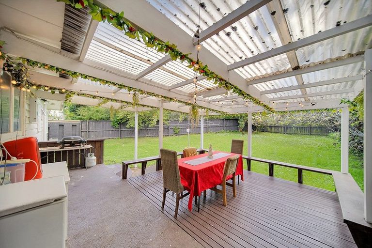 Photo of property in 4 Burndale Terrace, Manurewa, Auckland, 2102