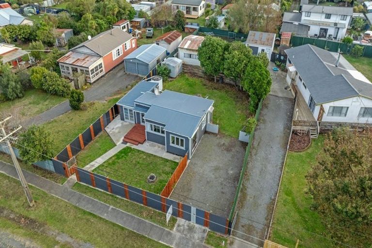 Photo of property in 24 Nuku Street, Tangimoana, 4822