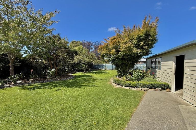Photo of property in 25 Rhodes Street, Waimate, 7924