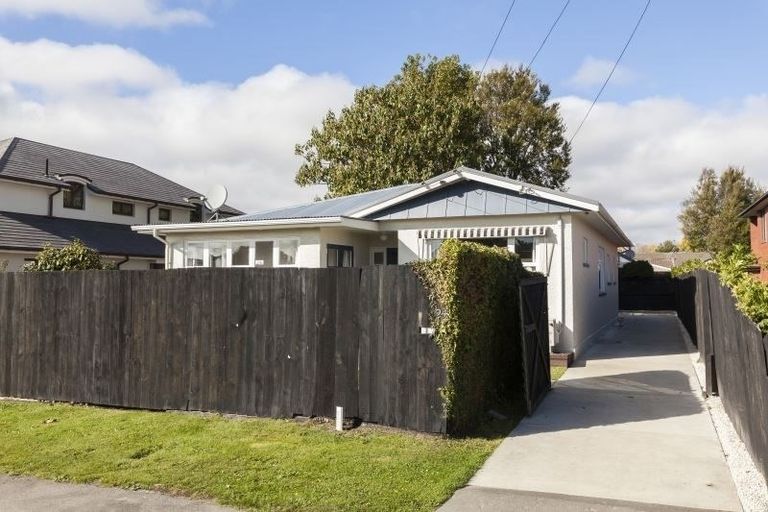 Photo of property in 24 Plynlimon Road, Fendalton, Christchurch, 8052