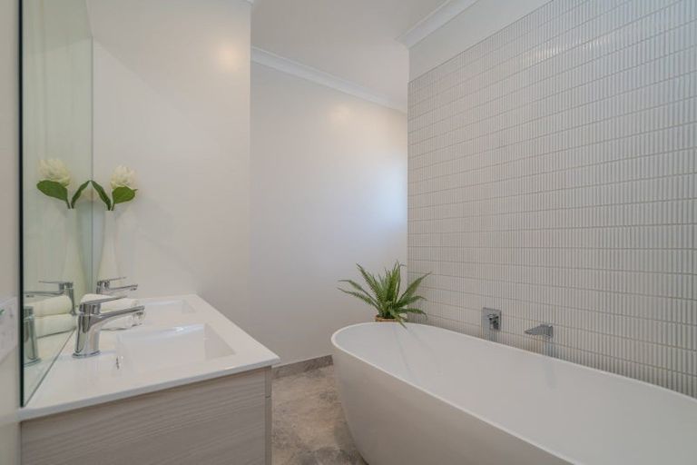 Photo of property in 28 Ngaroma Crescent, Whitianga, 3510