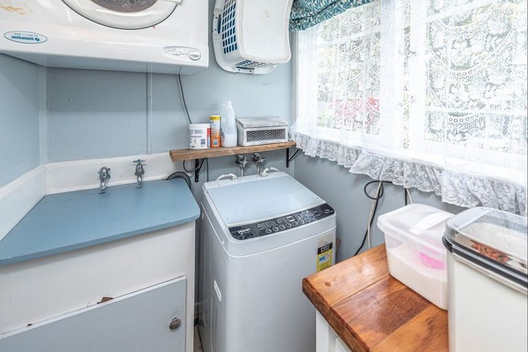 Photo of property in 9 Lee Street, Castlecliff, Whanganui, 4501