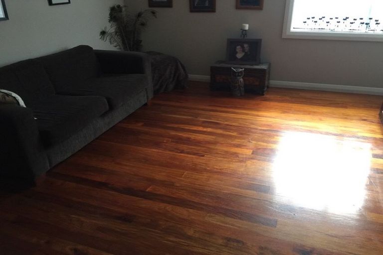 Photo of property in 3179 Great North Road, New Lynn, Auckland, 0600