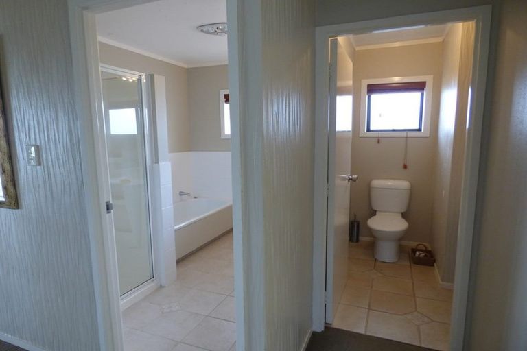 Photo of property in 2a Korotaha Terrace, Rothesay Bay, Auckland, 0630