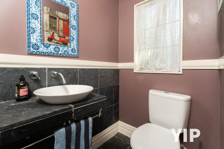 Photo of property in 4a Sunhaven Drive, Newlands, Wellington, 6037