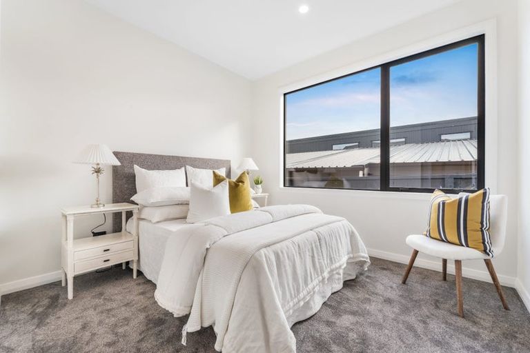 Photo of property in 36 Streamview Way, Long Bay, 0792