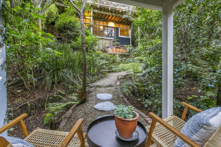 Photo of property in 4 Opou Road, Titirangi, Auckland, 0604