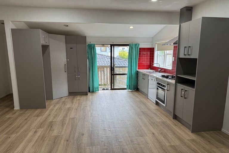 Photo of property in 31 Newington Road, Henderson, Auckland, 0612