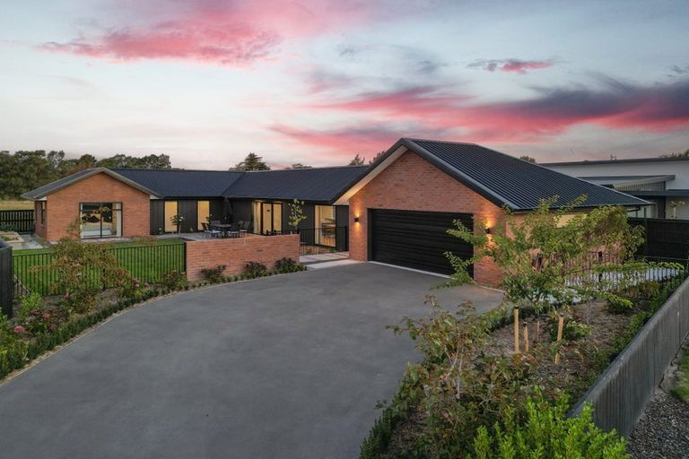 Photo of property in 21 Maurice James Way, Prebbleton, 7604