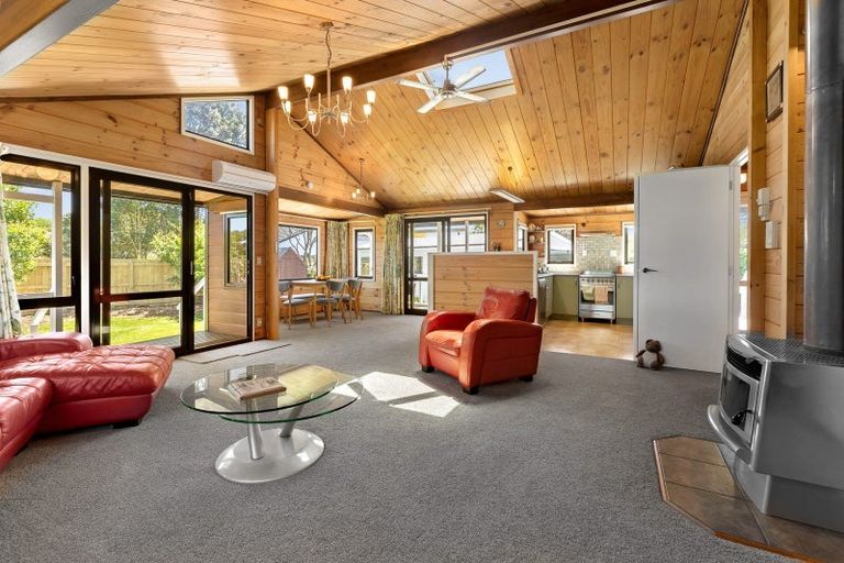 Photo of property in 43 Nimmo Avenue, Waikanae, 5036